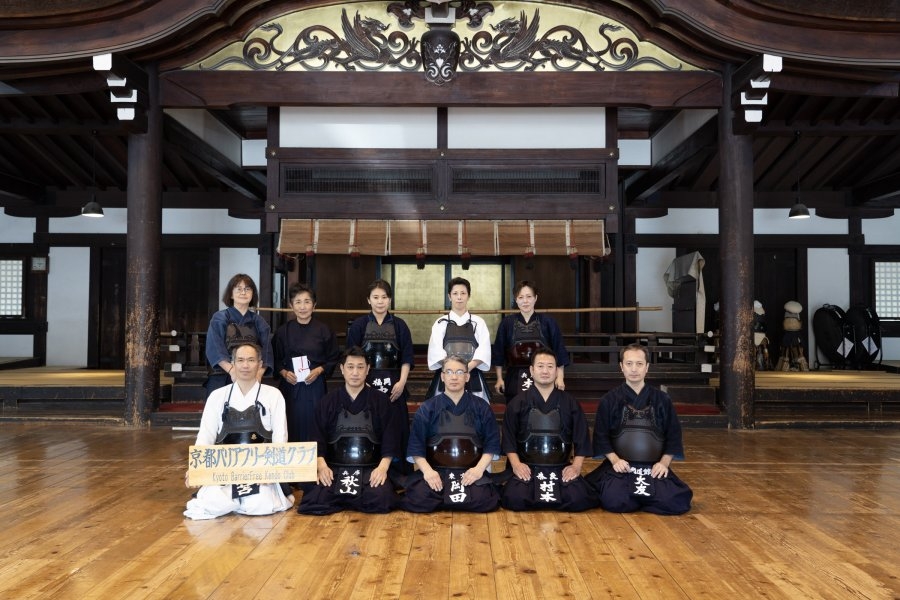 京都武徳殿で、当研究所が後援するバリアフリー剣道クラブの稽古会に参加しました